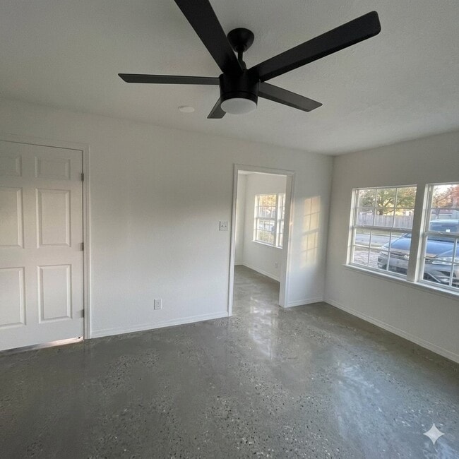Foto del edificio - 2100 Rosemary Ln