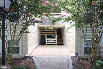 Building Photo - 2233 Lovedale Ln