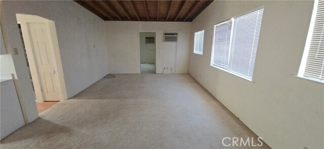 Foto del edificio - 73445 Paradise Ave