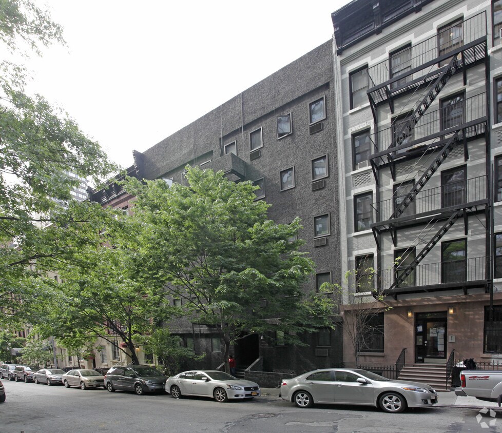 Foto principal - 220 East 95th Street