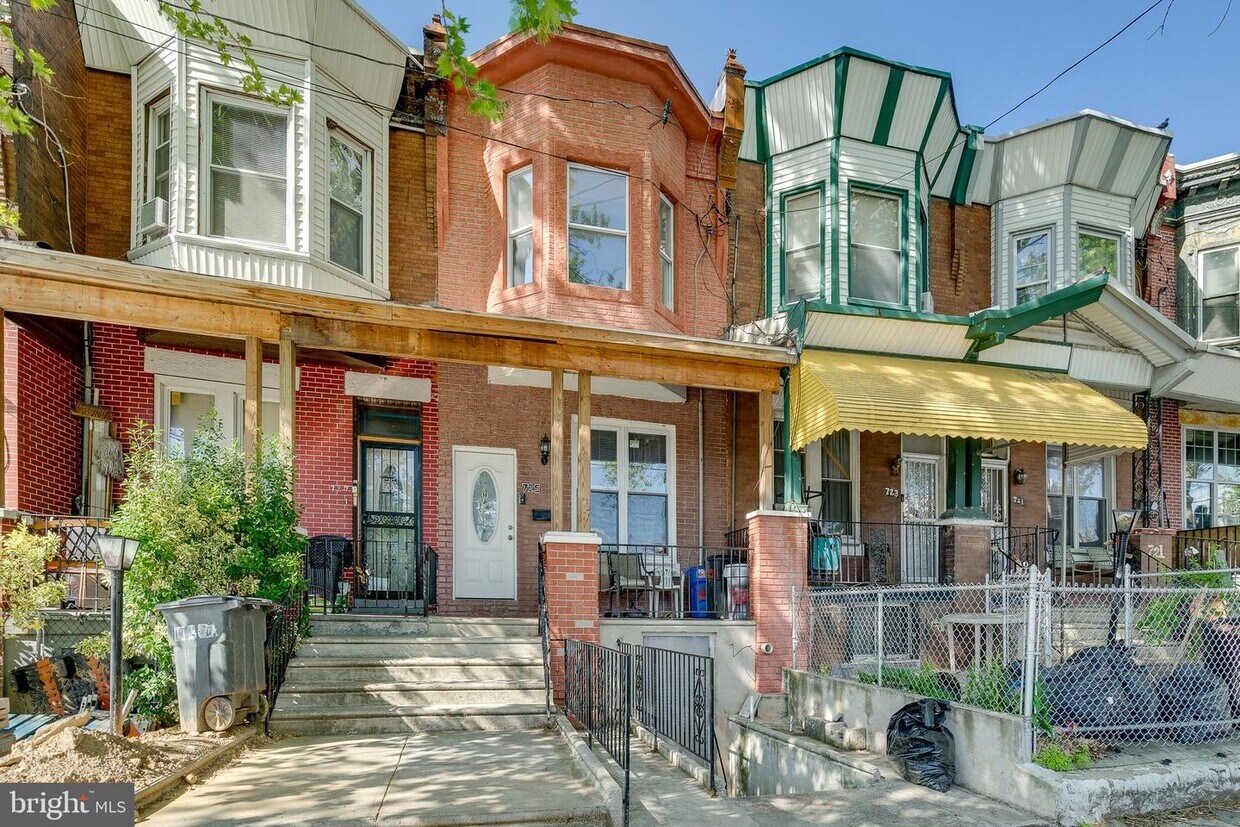 Primary Photo - 725 W Allegheny Ave