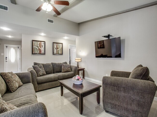 Foto del edificio - 901 Goodwin Dr