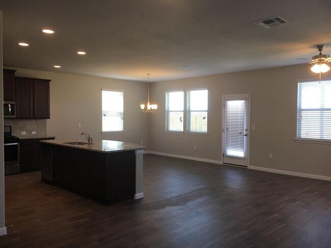 Building Photo - 341 Wapiti Rd