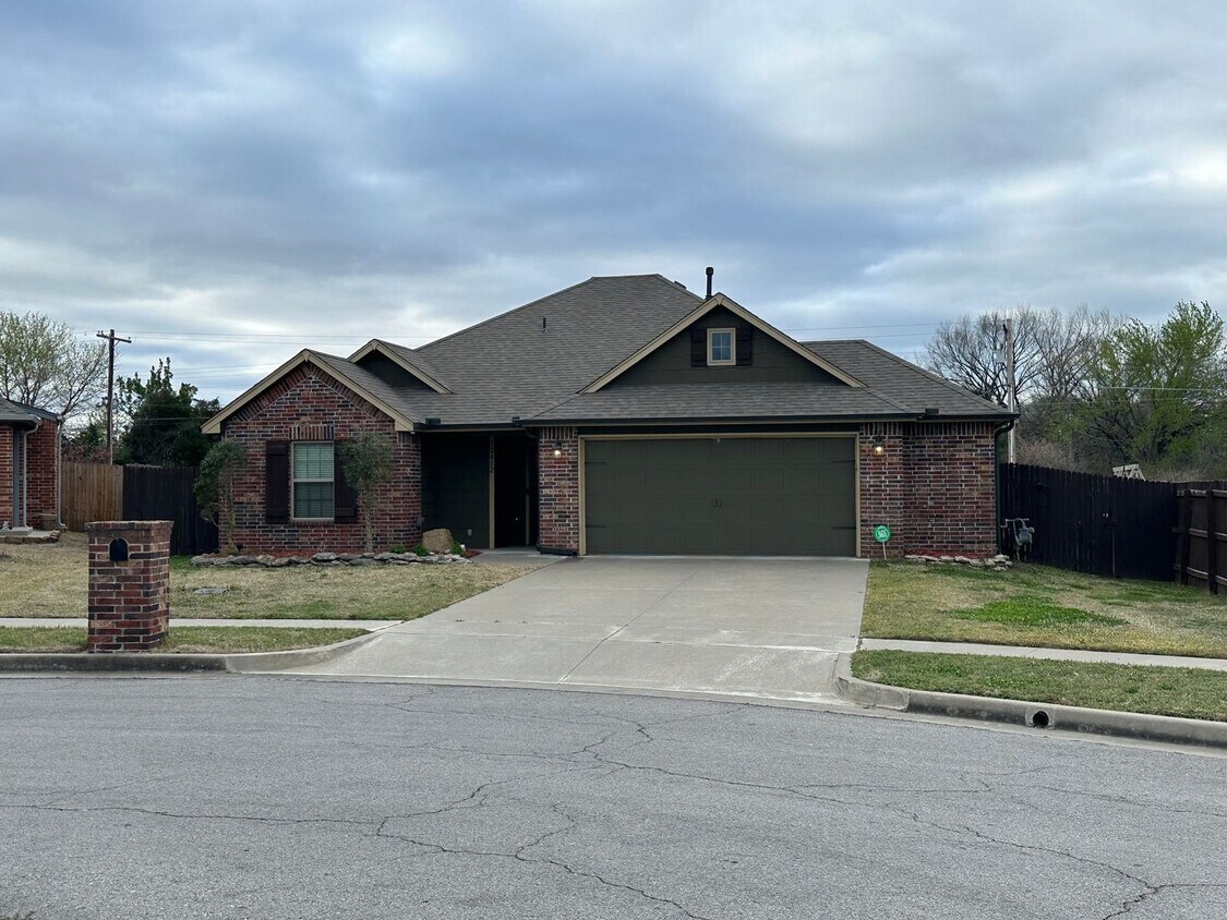 Primary Photo - 3 bedroom/2 bath -Collinsville Schools