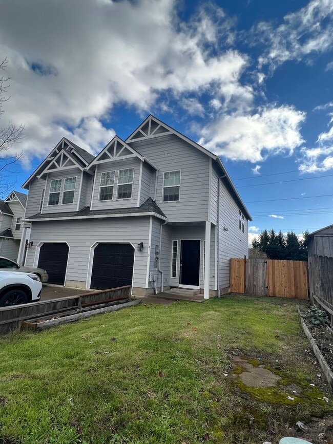 Building Photo - 4119 Forsythia St