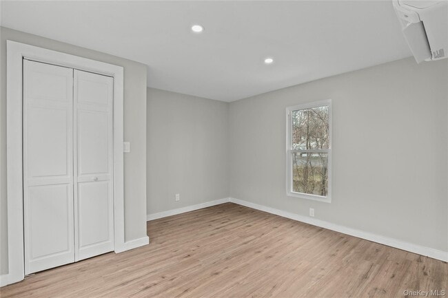 Building Photo - 8 Teatown Ct