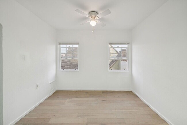 Building Photo - 5371 Louis Pl