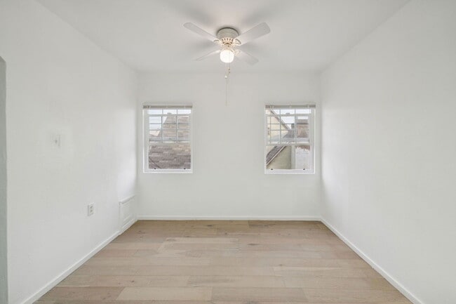 Building Photo - 5371 Louis Pl