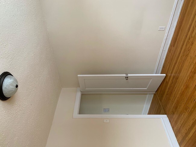 Building Photo - 1 bedroom in Chicago IL 60619