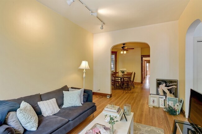Foto del edificio - 3256 N Lakewood Ave