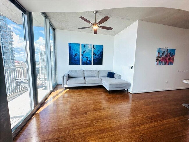 Foto del edificio - 777 N Ashley Dr