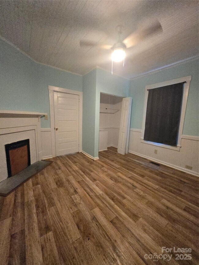 Foto del edificio - 1211 N Main St