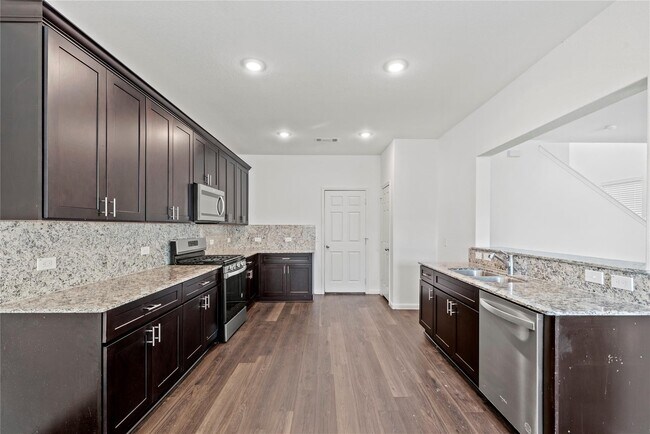 Foto del edificio - 7322 Madison Cmns Ln