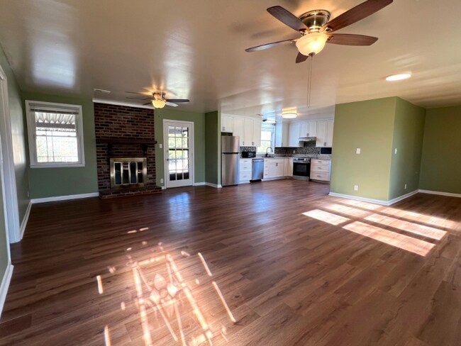 Building Photo - 3004 Sheddan Dr