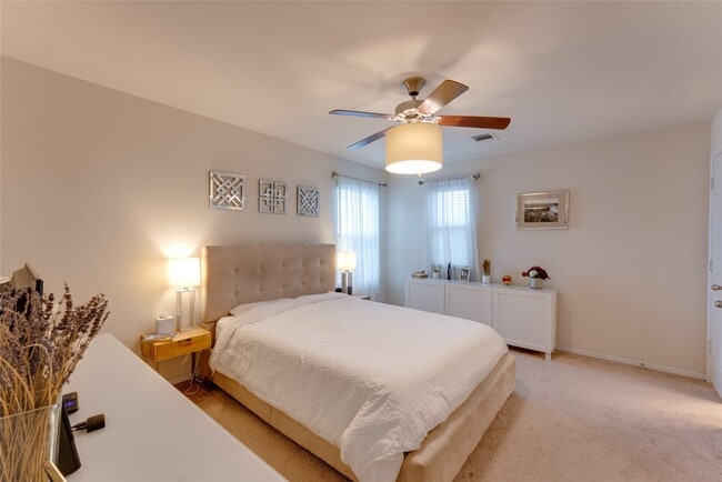 Foto del edificio - 6047 Wesley Manor Ct
