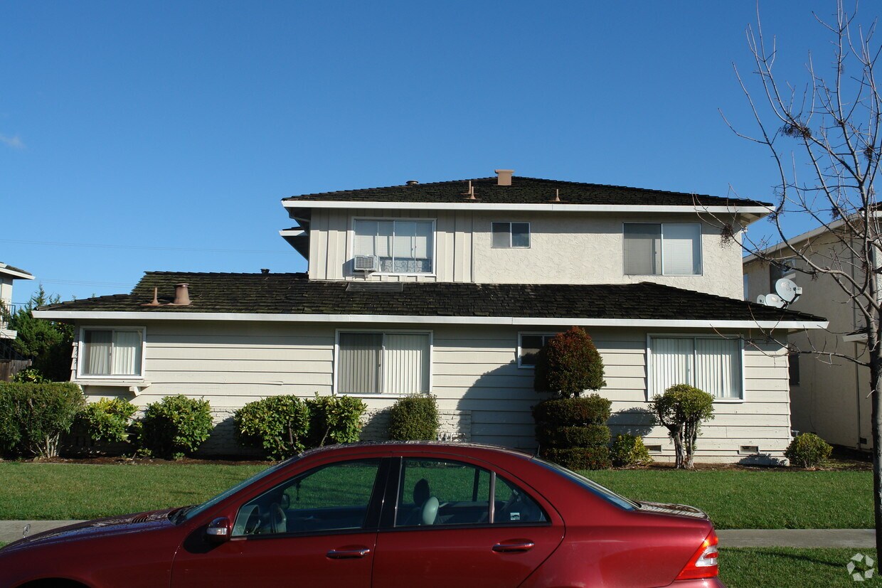 Building Photo - 3747 Underwood Dr