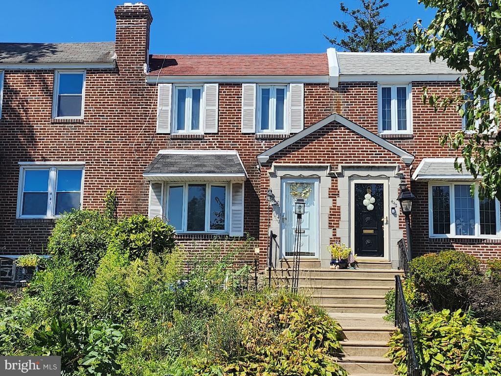 Foto principal - 443 E Pleasant St