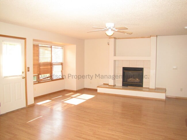 Building Photo - Spacious 4 Bedroom House in Northeast Colorado Springs