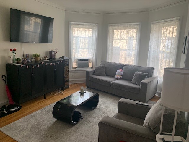 Foto principal - 3921 N Pine Grove Ave