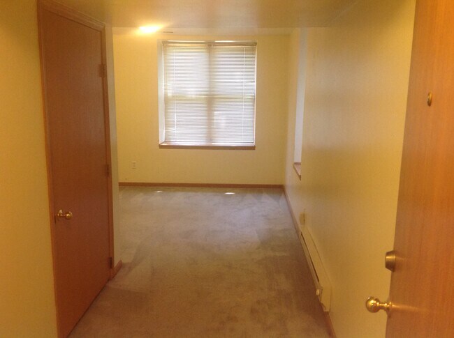 Building Photo - 304 N Carroll St