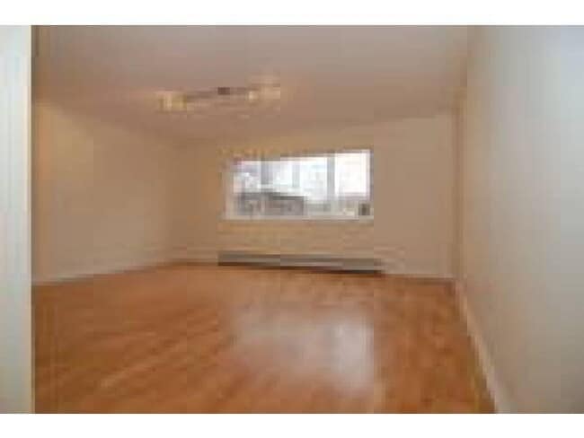 Building Photo - 286 8th St
