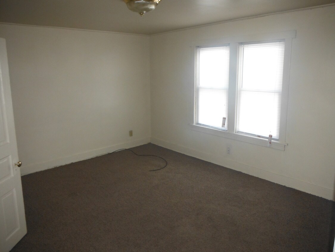 Primary Photo - 252 Douglas St