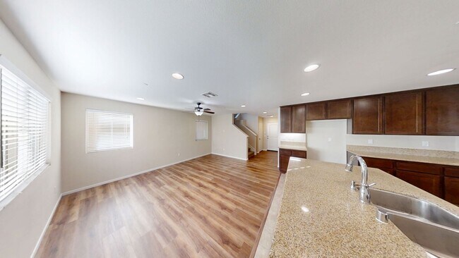 Foto del edificio - Beautiful 4 bedroom 3 bath Home