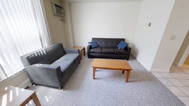 Living room - 425 Church St