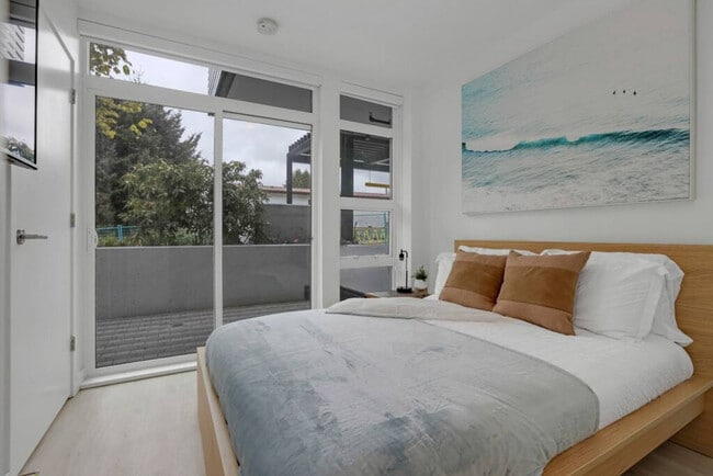 Building Photo - 1985 Nassau Dr