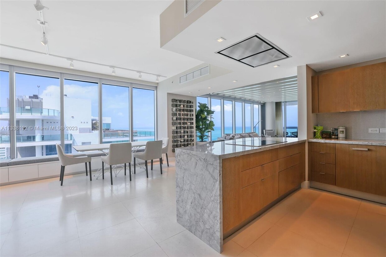 Foto principal - 6899 Collins Ave