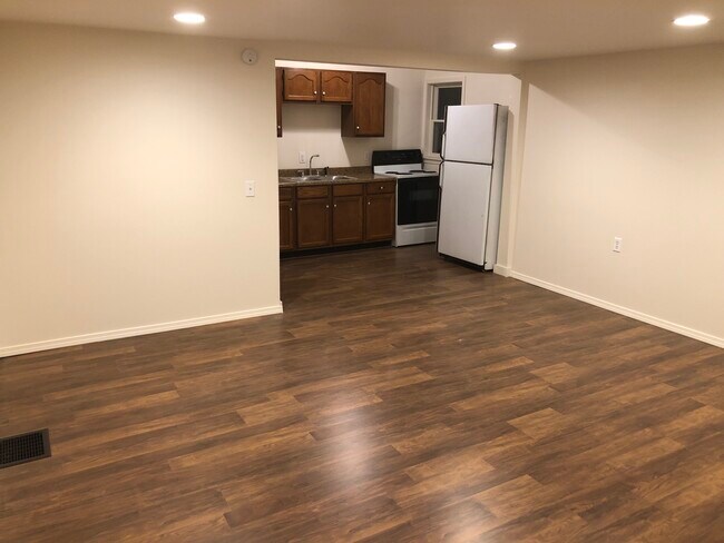 Foto del edificio - 307 Gilmore Ave