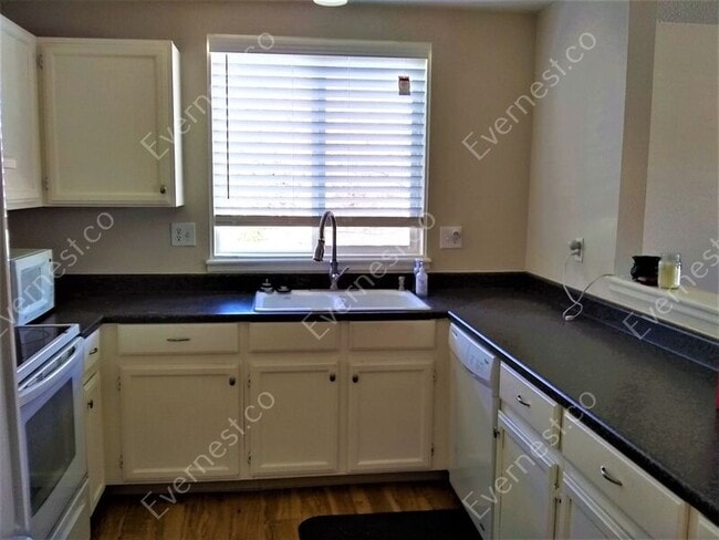 Building Photo - 3803 Dall Pl