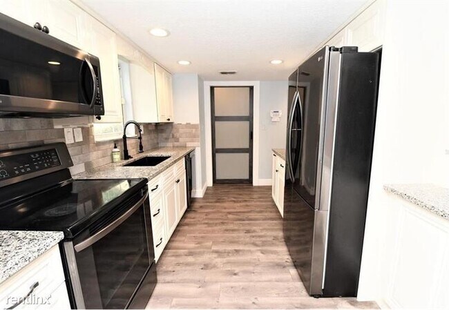 Building Photo - 3 br, 2.5 bath House - 3420 W Minnehaha St...