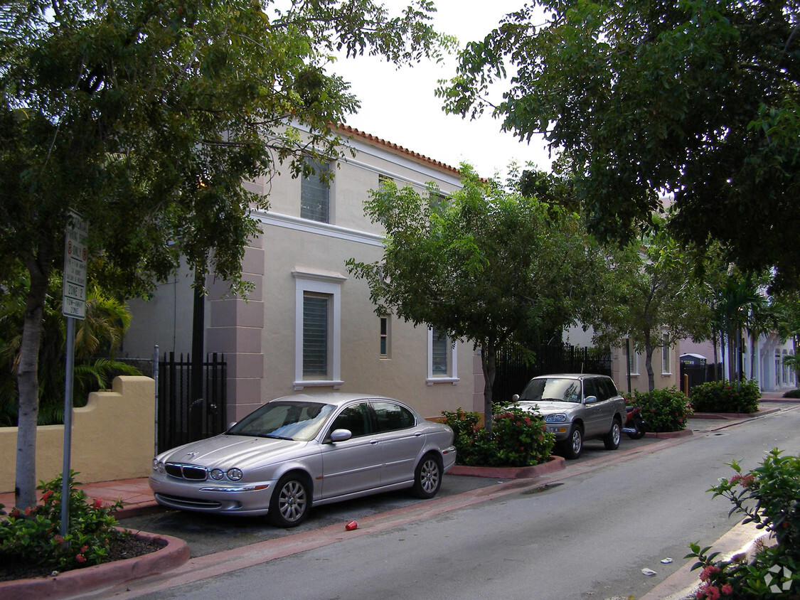 Foto del edificio - 525-531 Espanola Way