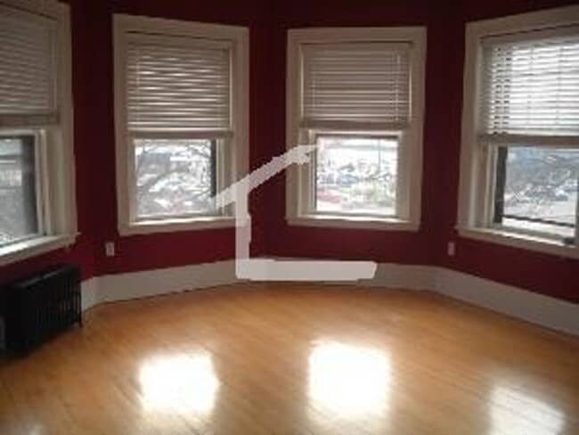 Building Photo - Packard's Corner 3 bed w/dishwasher, TONS of natural light, 9/1