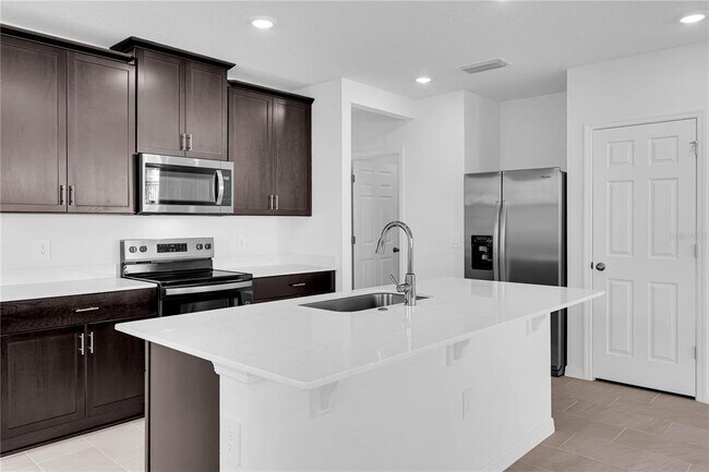 Foto del edificio - 16362 Bird of Paradise Ave