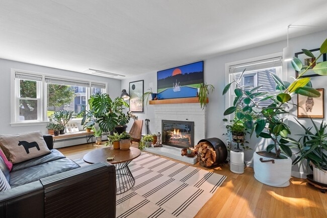 Building Photo - 52 Montvale St