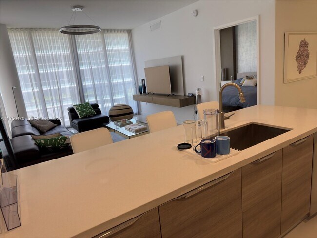 Foto del edificio - 9940 W Bay Harbor Dr