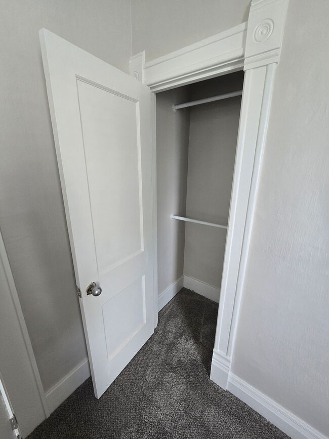 Building Photo - Charming 2-Bedroom, 1-Bathroom Home for Rent