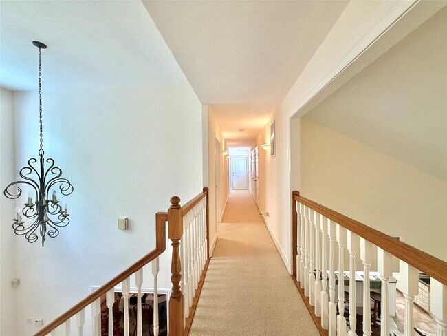 Foto del edificio - 16201 Surrey Ln