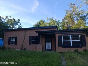 Building Photo - 3420 Japonica Rd N