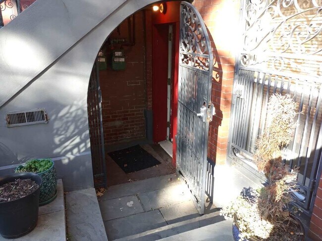 Foto del edificio - 586 Jersey Ave