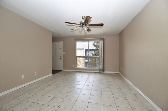 Building Photo - 6202 Skyline Dr