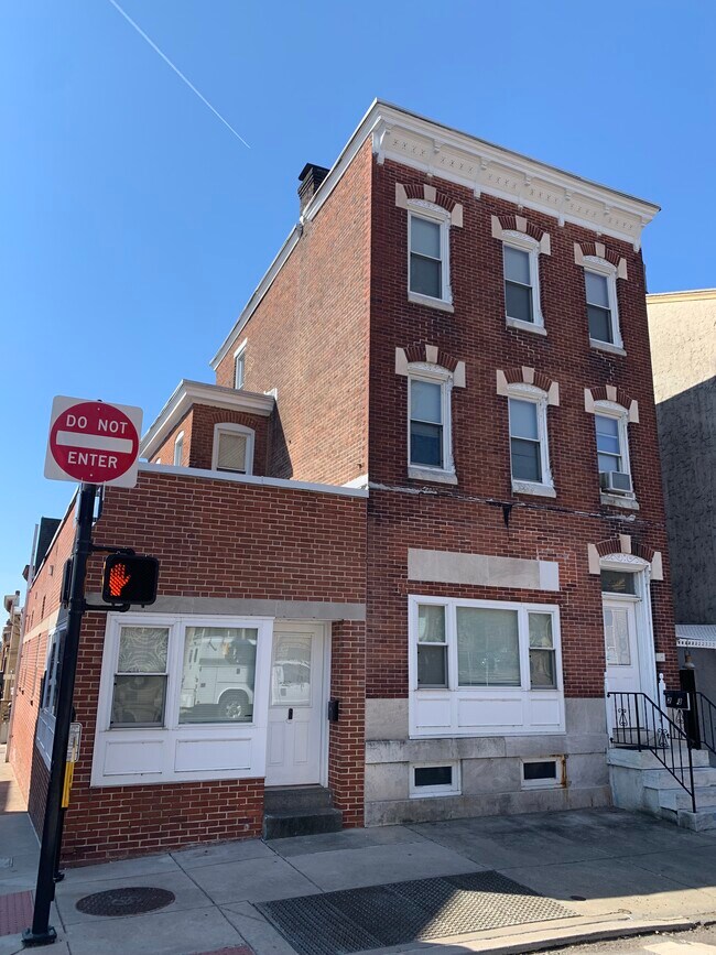 Building Photo - 23 N Penn St