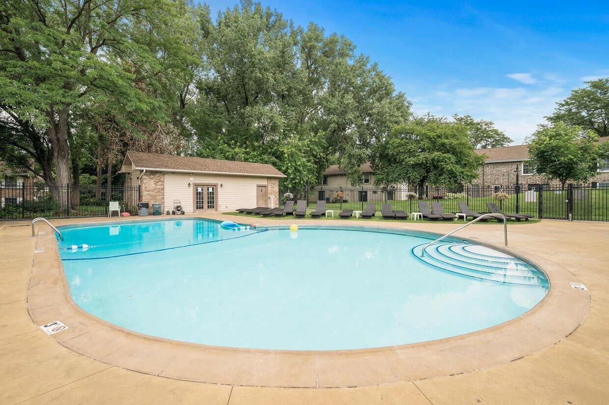Foto principal - 4536 Cedar Lake Rd S