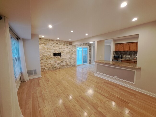 Foto del edificio - 1179 E Greenbriar Ln