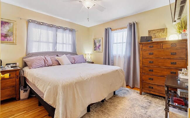 Foto del edificio - 3029 Saratoga Dr