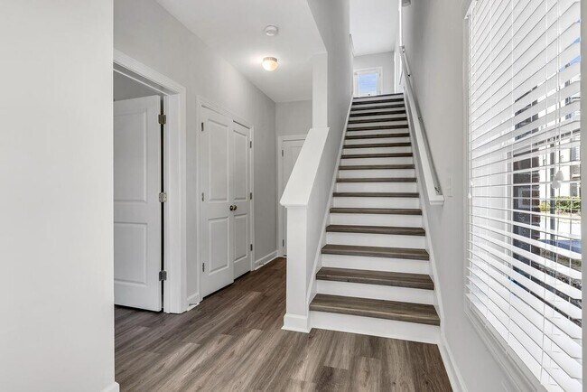 Foto del edificio - 2775 Bell Dr SE