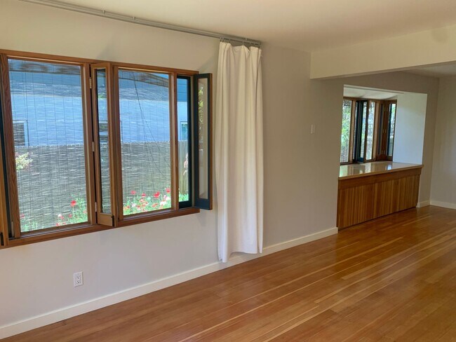 Foto del edificio - Stunning 2 Bedroom, 1 Bath Craftsman Front...