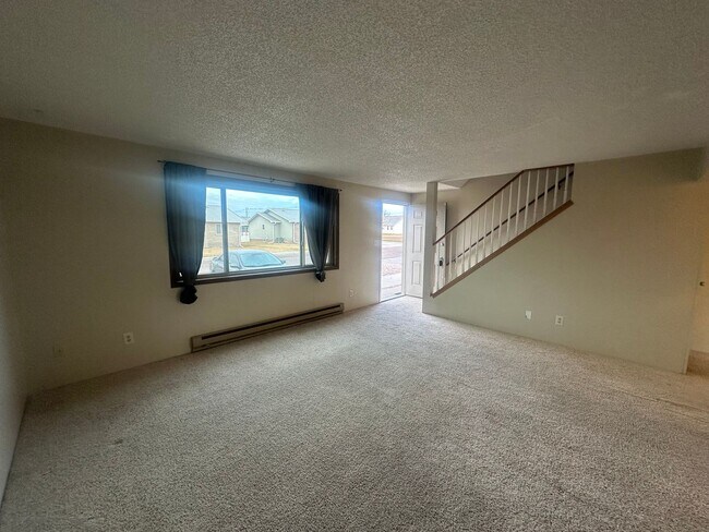 Foto del edificio - Two Bedroom, Two and half bathroom Townhom...